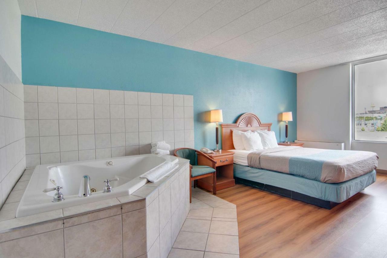 Hotel 6-clarion, Pa 2*