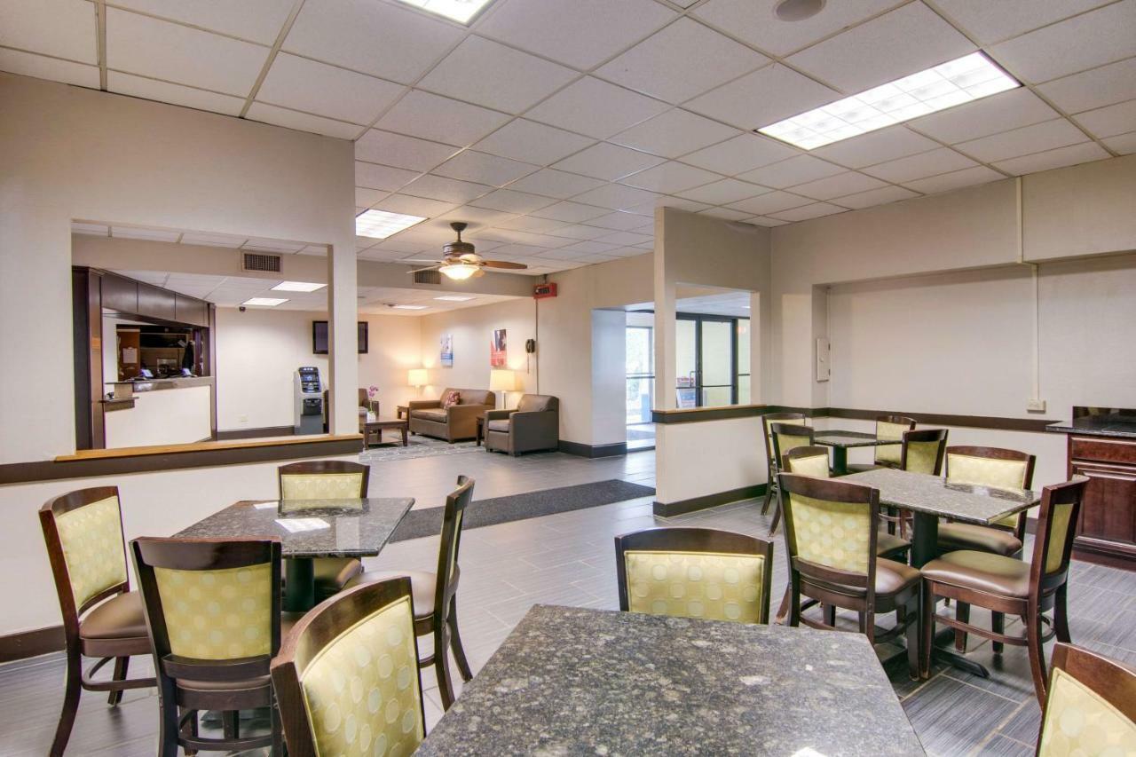 Hotel 6-clarion, Pa